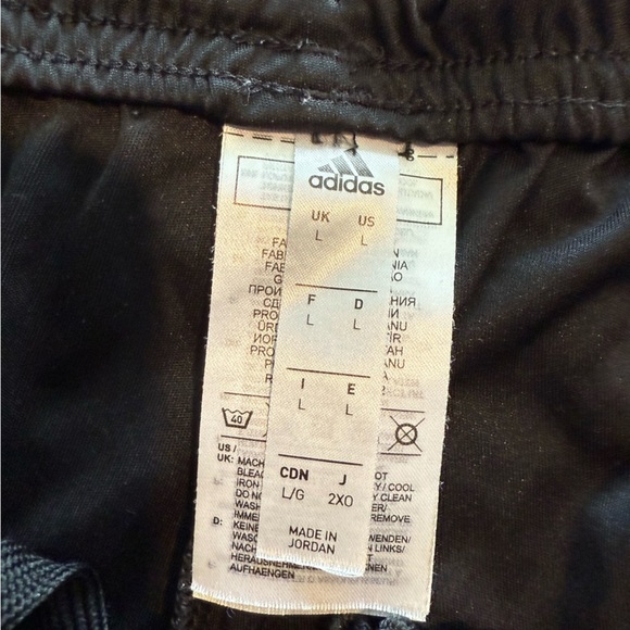 Adidas Black and White Athletic Shorts with Breathable Fabric - Picture 4 of 4
